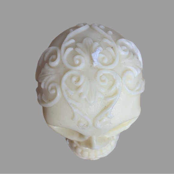 Handmade Candle Halloween Skull Dia de Los Muertos Unscented Cream - Picture 2 of 3